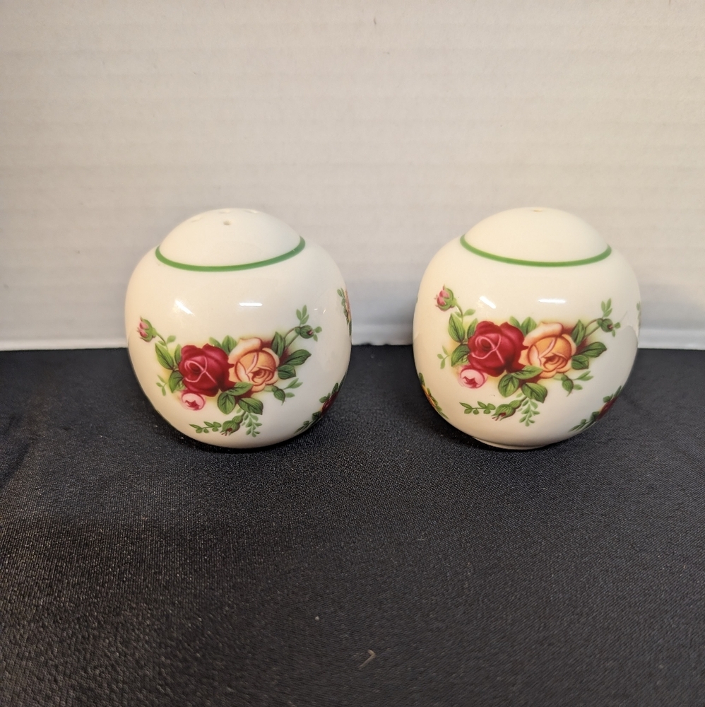 Royal Albert Old Country Roses salt & pepper set Lot of 2 Rare Round Design